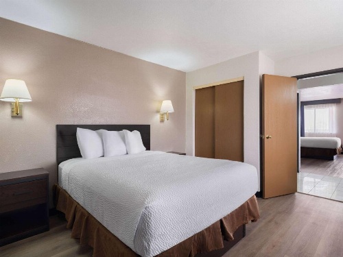 Travelodge by Wyndham Tucson AZ image 10