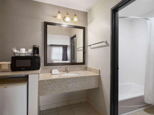 Travelodge by Wyndham Tucson AZ image 21