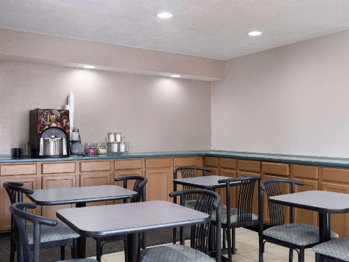 Travelodge by Wyndham Tucson AZ image 3